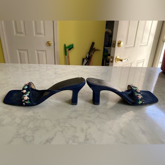 Bandolino Blue Denim Slides with Rosette Embellishments 7.5 - Picture 2 of 6